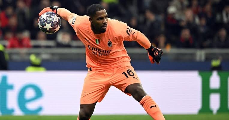 Despite Andre Onana, his cross-town rival, taking the lead in recent days, Mike Maignan is still frequently mentioned in connection with a move to Chelsea