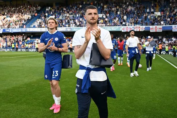 Mason Mount makes an unexpected choice as Chelsea players react to a transfer update on social media.