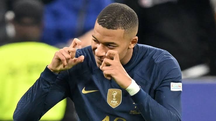 Liverpool and PSG have begun discussing the possibility of loaning out superstar Kylian Mbappe, with the Ligue 1 champions eager