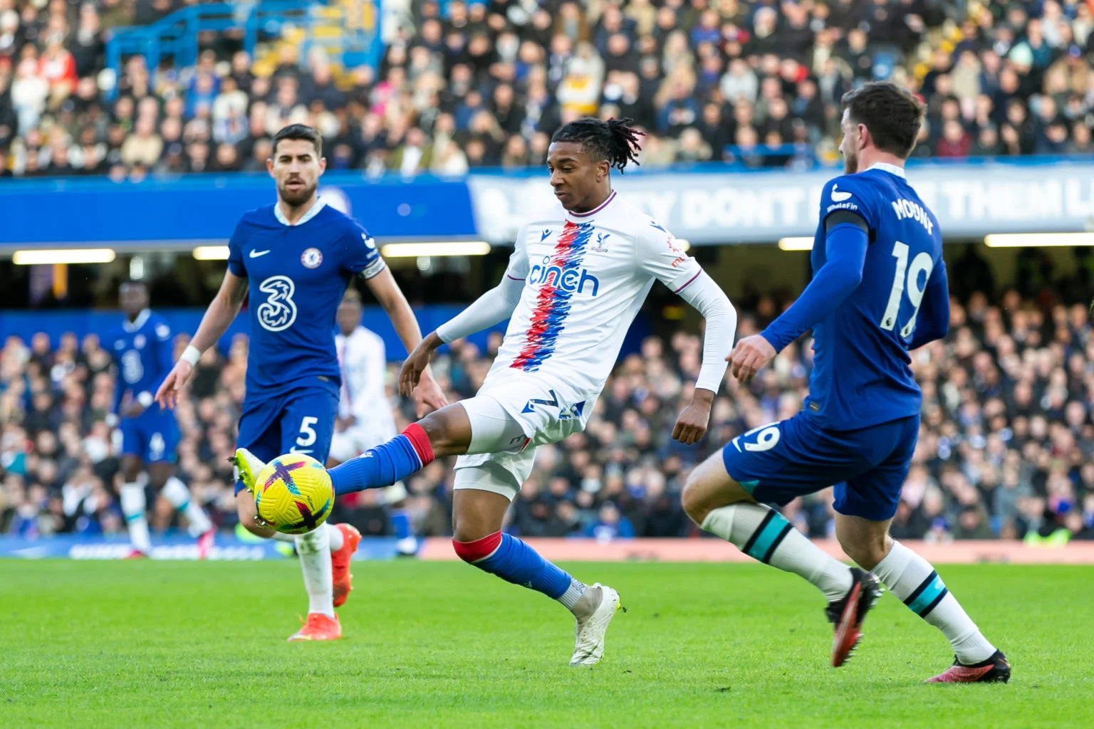 In order to help Mauricio Pochettino improve his attack, Chelsea is sincerely interested in signing Michael Olise from Crystal Palace this summer. 