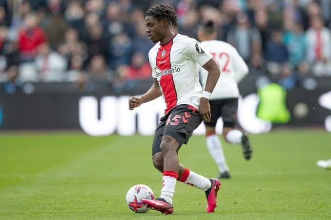 Liverpool are reportedly interested in signing Southampton midfielder Romeo Lavia. The 19-year-old was hugely impressive for Southampton in the Premier League last season and is expected to join a top club this summer. Lavia is well regarded in the Premier League and a number of clubs have followed him through the season. However, Athletic journalist Jacob Tanswell has now revealed to Empire of the Kop that Liverpool are first choice for the 19-year-old midfielder. The former Manchester City midfielder is valued at between £40m and £50m and it remains to be seen if Liverpool are willing to pay for him. The Reds need a quality defensive midfielder this summer and Lavia could challenge Fabinho for the starting spot next season The Brazil international midfielder was rather disappointing last season and Liverpool need to step up competition for places. Lavia could be Fabinho's replacement or he could even compete with the Brazilian for the starting position. He showed his qualities in the Premier League last season and is certainly good enough to play for a top club The Southampton midfielder is an expert when it comes to winning the ball back for his side and setting up counter-attacks. Joining a big club like Liverpool could accelerate his development and a great manager like Jürgen Klopp will help the player improve further. While the asking price seems steep, the midfielder has the potential to justify the long-term investment.