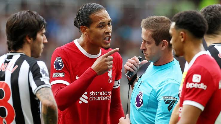 The Premier League has made the VAR audio from Virgil van Dijk’s red card for Liverpool public – “Don’t do anything silly!”