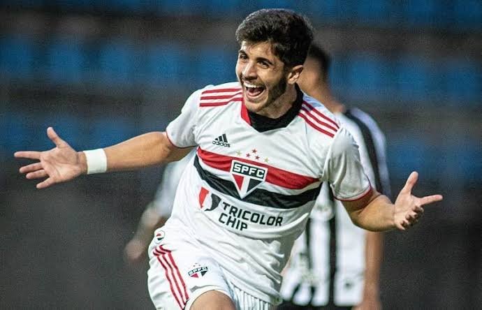 According to one source, Paris Saint-Germain  are nearing an agreement for Lucas Beraldo Liverpool target.