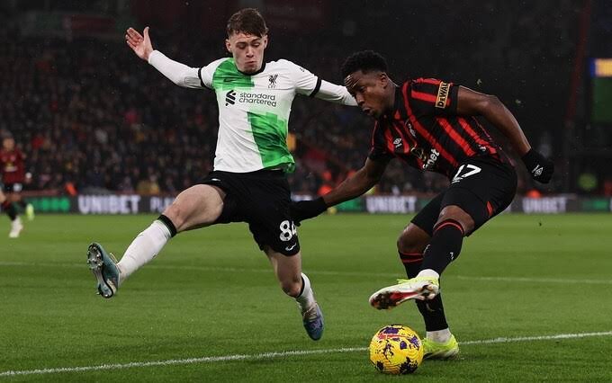 In Sunday's late-afternoon kickoff, Liverpool easily defeated Bournemouth with a clinic in the second half, hammering the Cherries