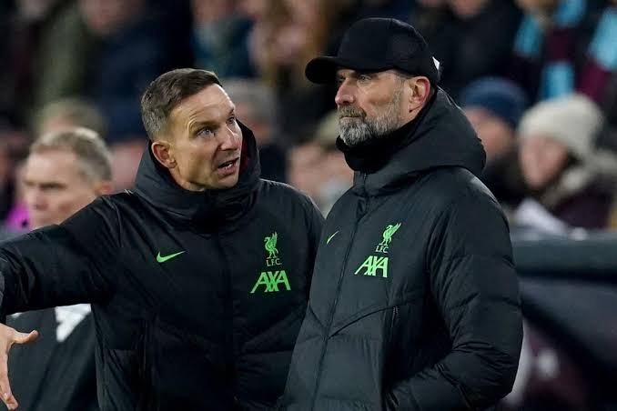 Pep Lijnders, Jurgen Klopp's right-hand man, is vying for the Ajax position. When the Dutch coach departs Liverpool in the summer, he wants to manage once again.