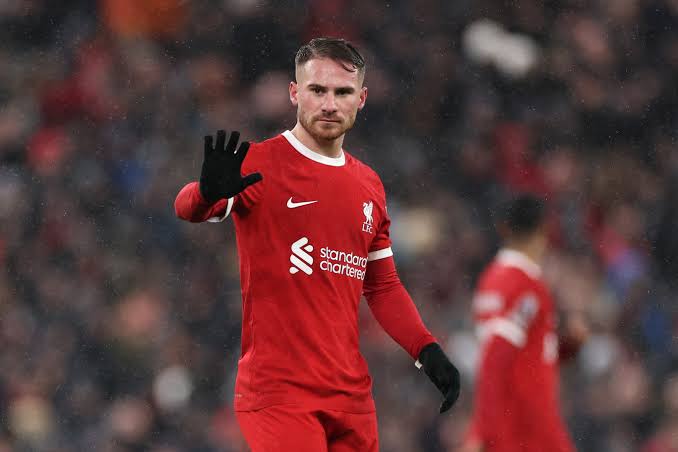 "Work that one out!" Pundit is still "baffled" by Liverpool's £35 million signing.