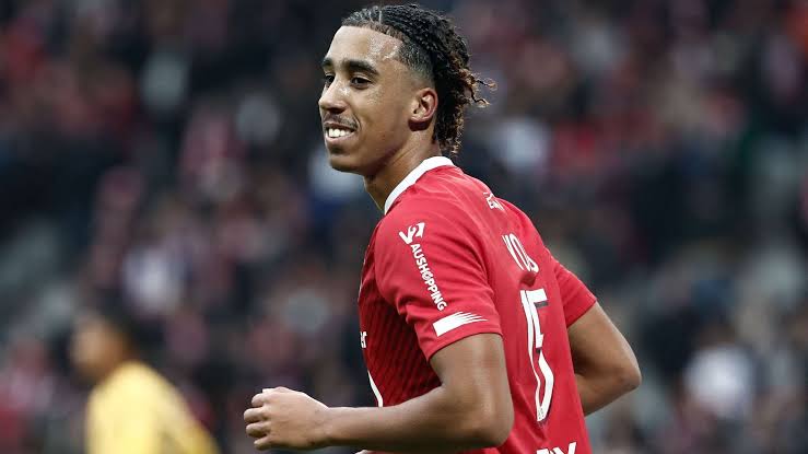Leny Yoro (Lille)