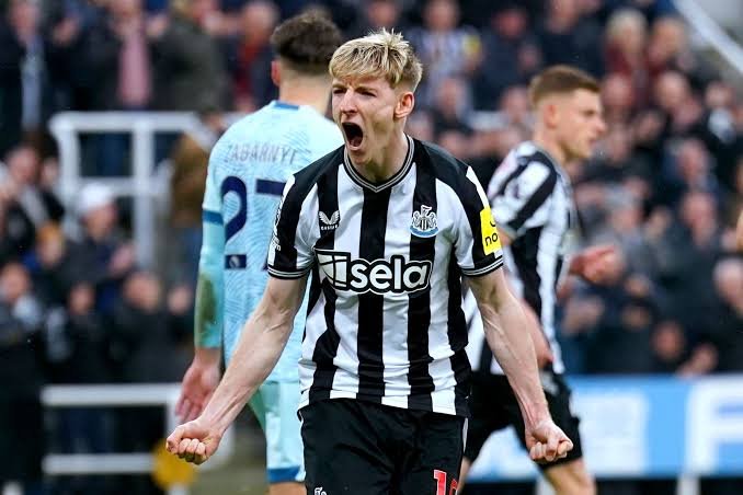 Liverpool has chosen to make a player-plus-cash offer to Newcastle United winger Anthony Gordon in an attempt to acquire him.