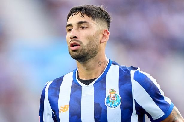 Liverpool makes a formal bid to sign the South American midfield player According to reports, Liverpool is trying to recruit Alan Varela, a midfield player for Porto.