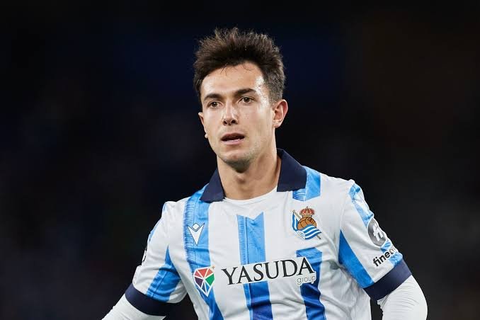 Liverpool has been waiting patiently for a new midfield player, but Arne Slot's team may soon be closing in on Martin Zubimendi of Real Sociedad. According to reports, Real Sociedad