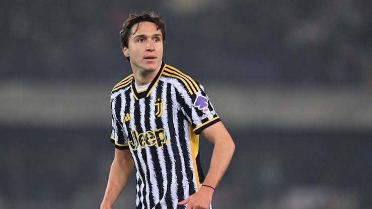 Liverpool agrees to pay Juventus winger Chiesa £10 million. Federico Chiesa, a winger for Juventus, has decided to join Liverpool.