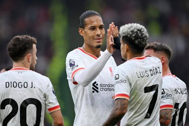 Alan Shearer Reveals the FOUR Liverpool Stars Who Shocked Manchester United in His Team of the Week