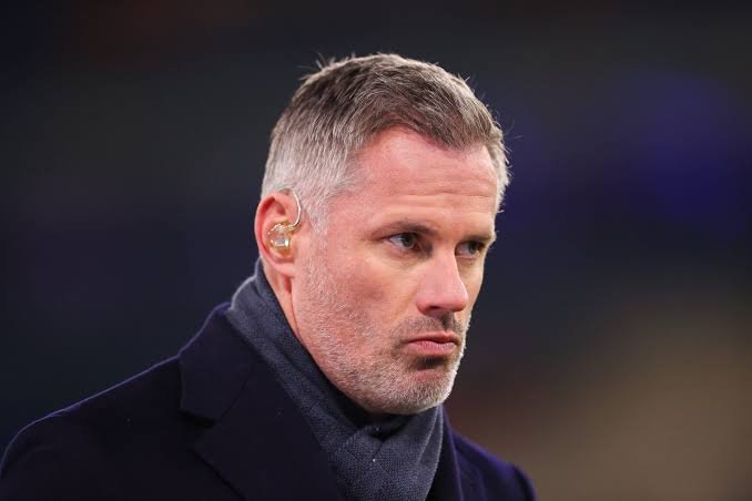 Carragher dismisses Liverpool's title hopes and selects a winner between Manchester City and Arsenal.