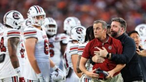 Shane Beamer calls out "a team" for faking injuries, and it's pretty obvious who he's referring to