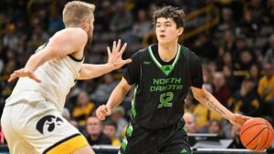 South Carolina signs top transfer guard Treysen Eaglestaff