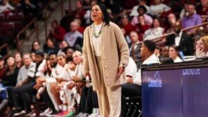 South Carolina women's basketball super fan Plies gifts Dawn Staley gem-studded chain