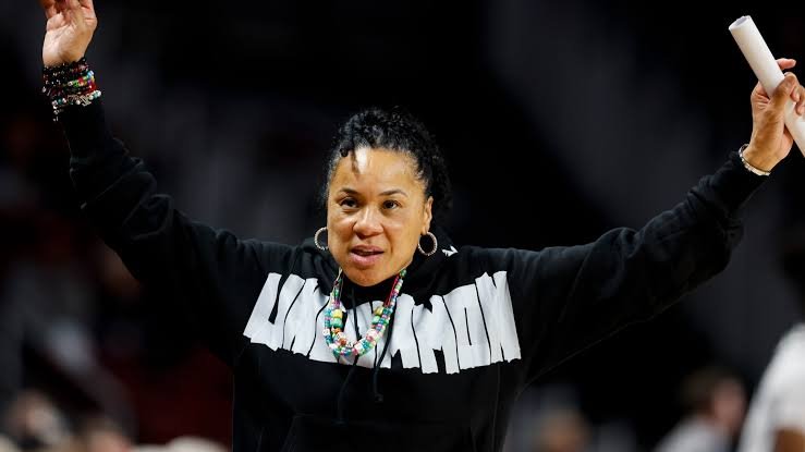 South Carolina women's basketball closing in on all-time attendance record; Dawn Staley credits FAMs for making it "easy"