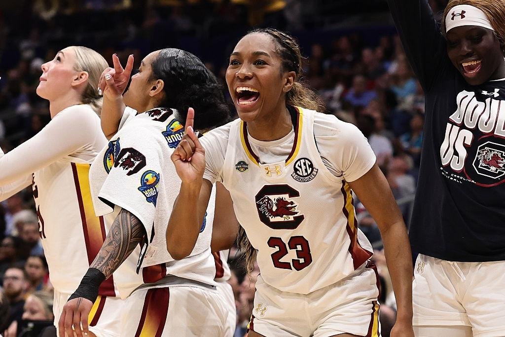 Joyce Edwards leads South Carolina Final Four rout vs Texas; Gamecocks back in title game